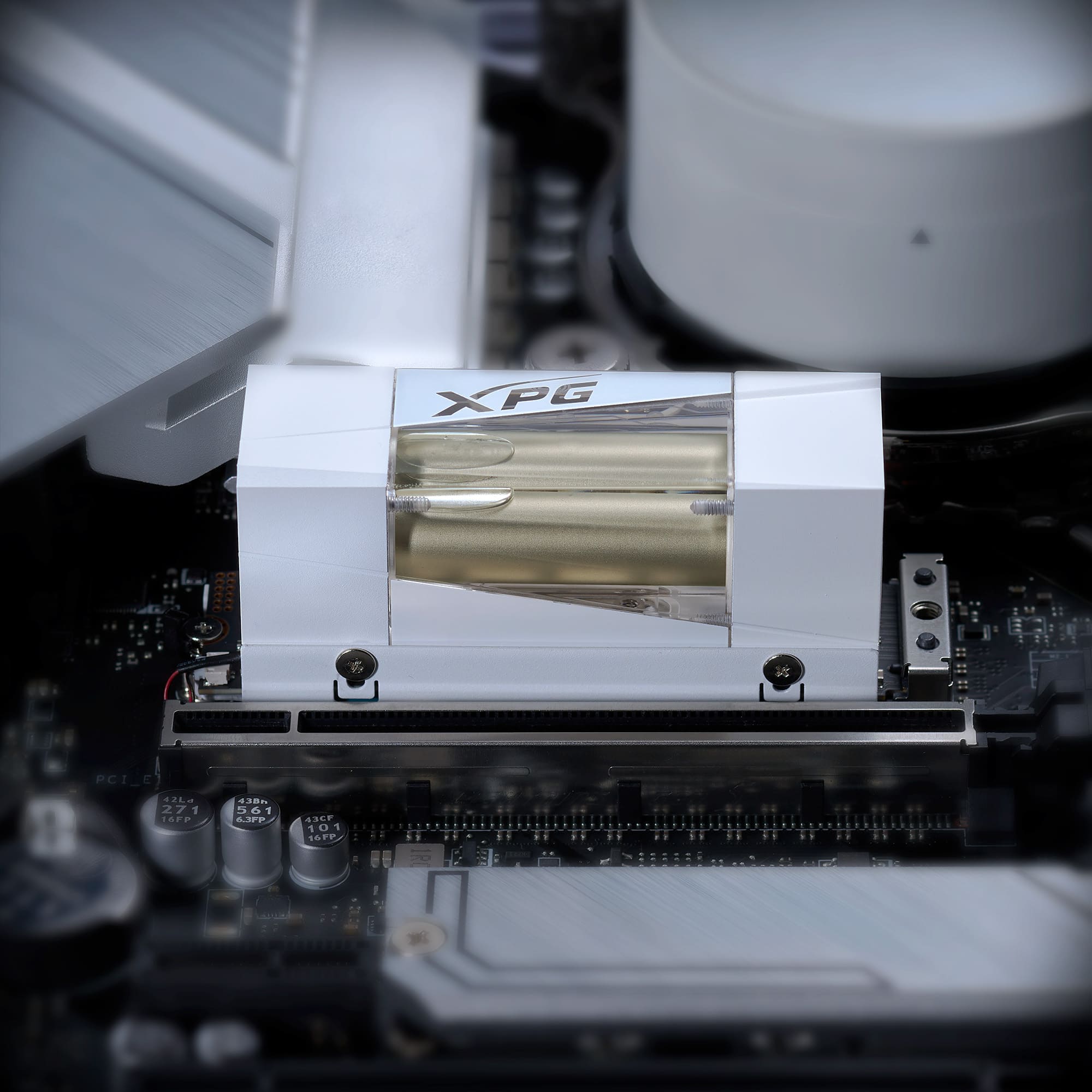 Almacenamiento Disco Solido SSD NVMe XPG 1TB Mars 980 Storm Liquid Cooling PCIe 5.0 M.2 White SMAR-980S-1TC