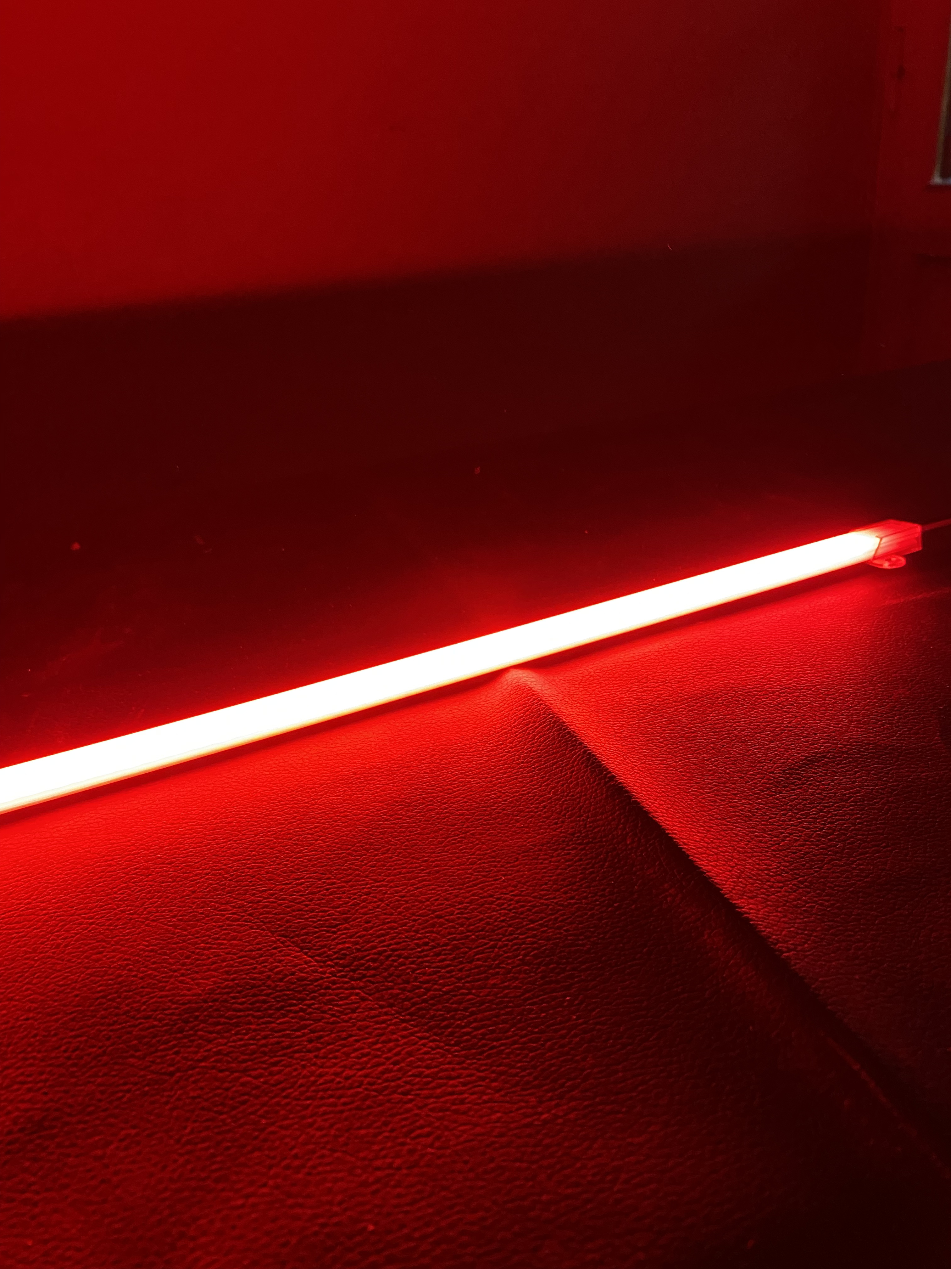 Perfil Aluminio Bajo Mesada Led 220V 0.5m Alta Potencia Rojo