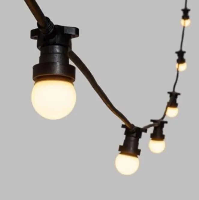 Guirnalda Exterior Negra 5 Metros 8 Portalámparas E27.