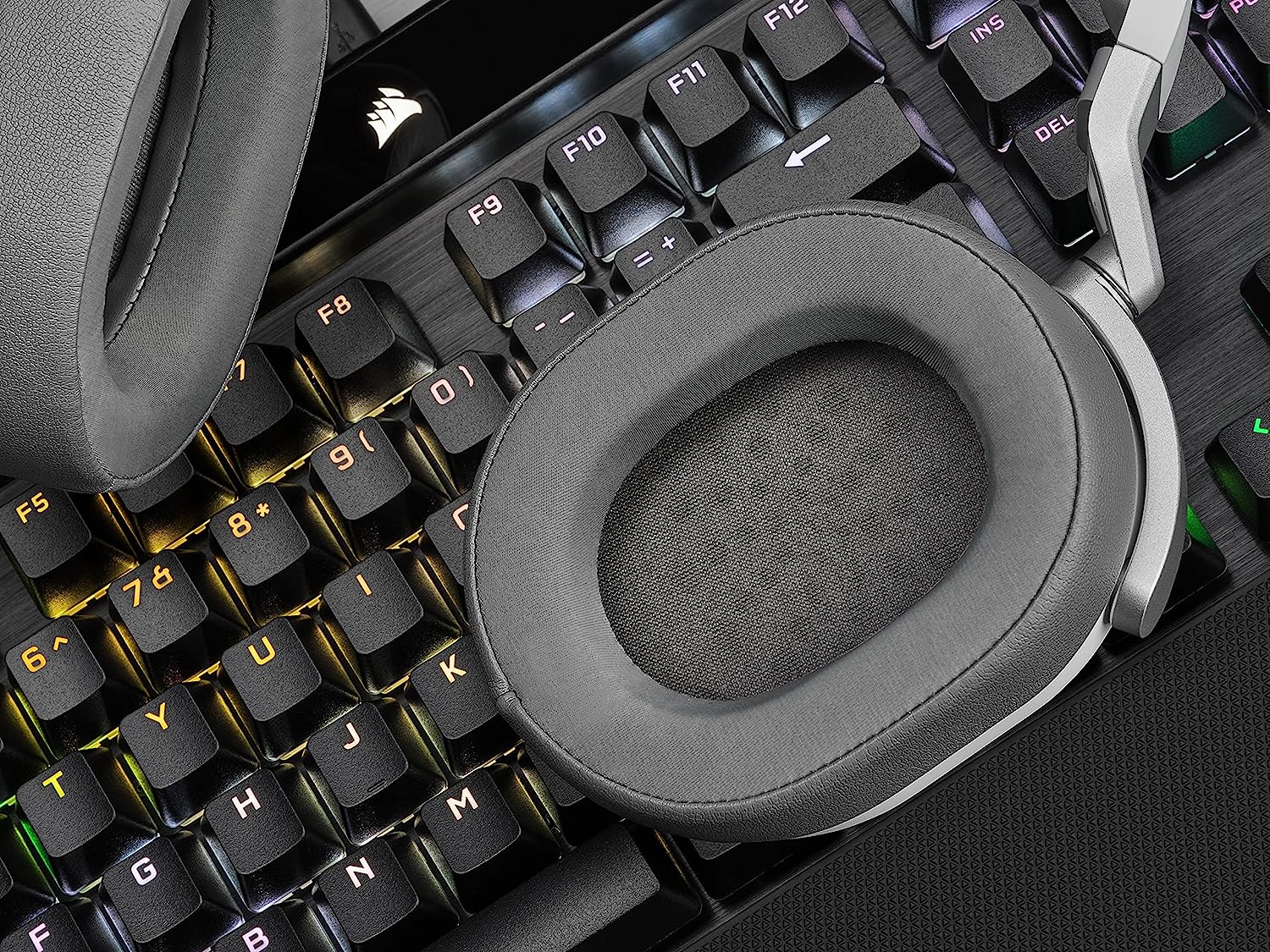 Perifericos Auricular Corsair HS65 Surround 7.1 White Gamer CA-9011271-NA